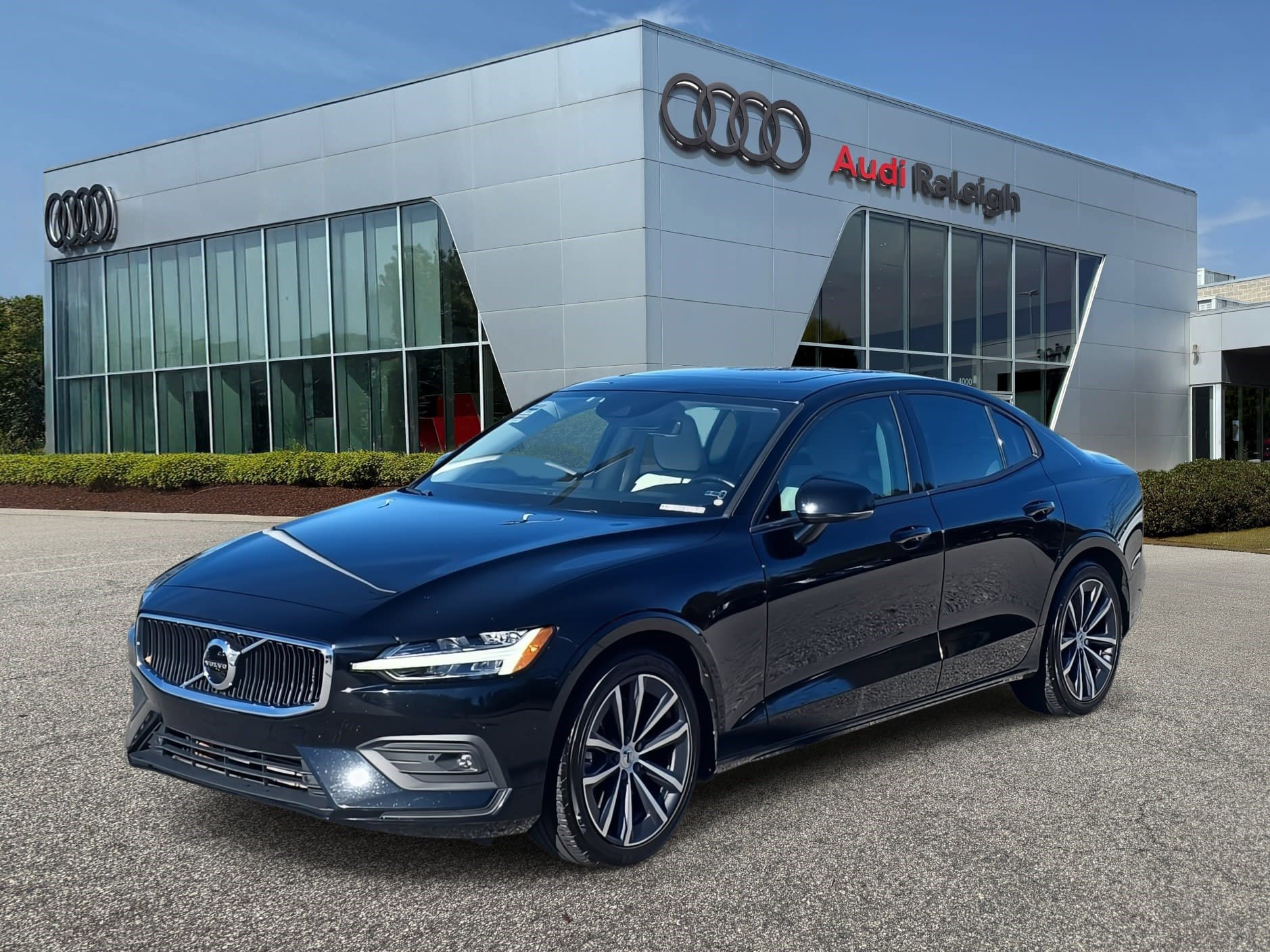 Used 2021 Volvo S60 T5 Momentum