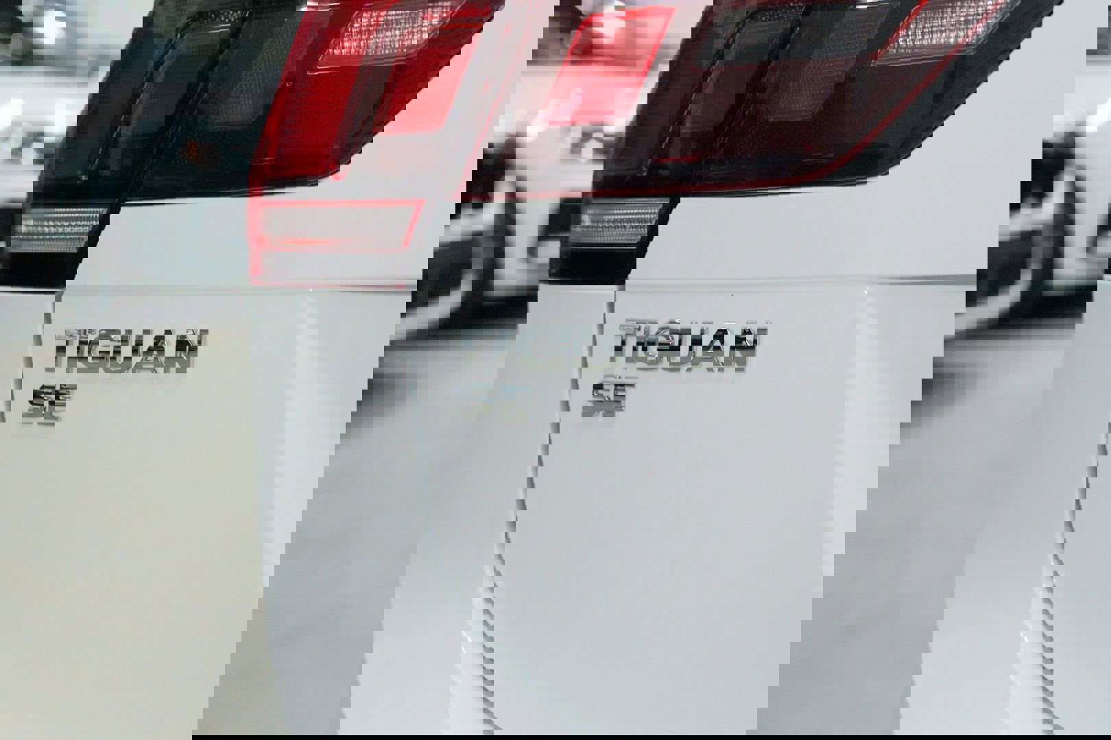 Used 2020 Volkswagen Tiguan SE R-Line w/ 3rd Row Seat Package image 9