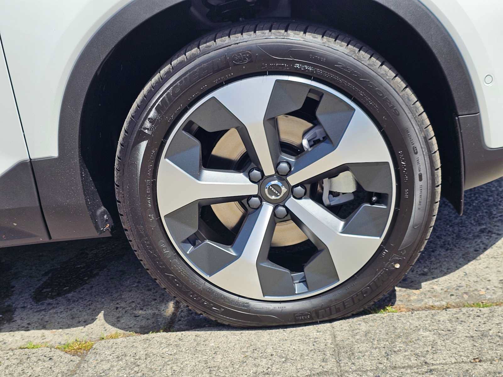 New 2026 Volvo XC40 B5 Plus w/ Climate Package AWD/4WD image 9