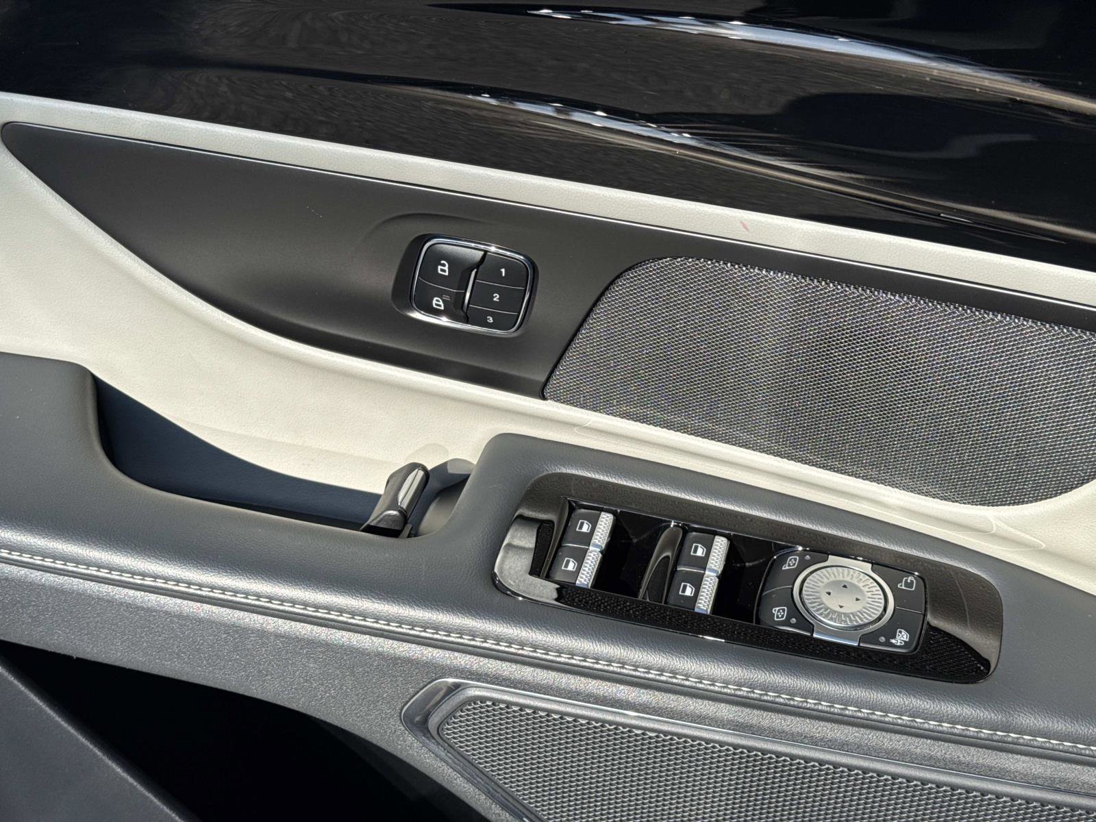 Used 2024 Lincoln Nautilus Reserve image 19