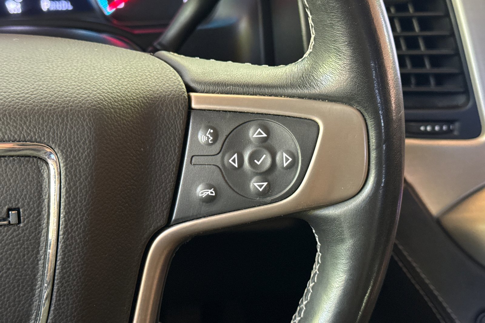 Used 2019 GMC Yukon Denali w/ Denali Ultimate Package AWD/4WD image 32