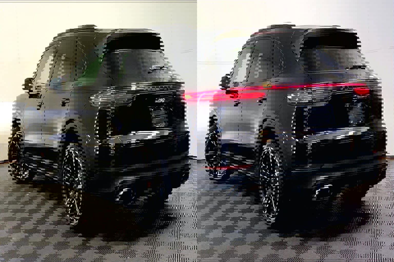 Used 2022 Porsche Cayenne image 6