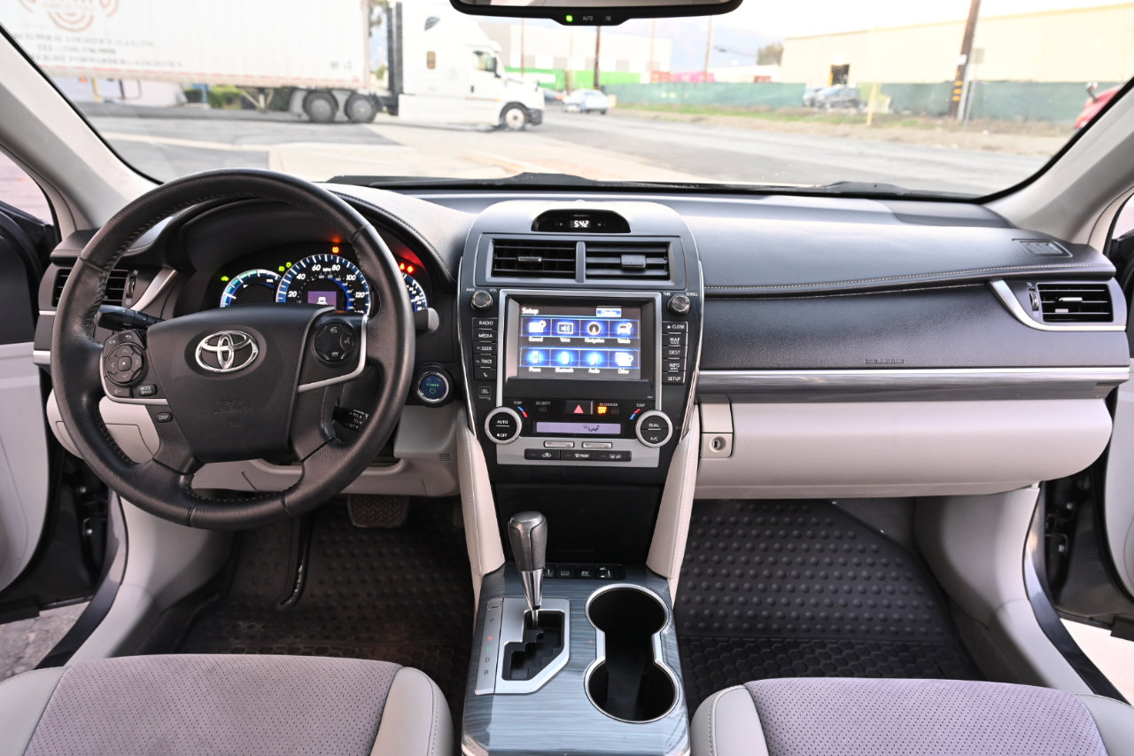 Used 2012 Toyota Camry XLE w/ Leather Pkg image 11