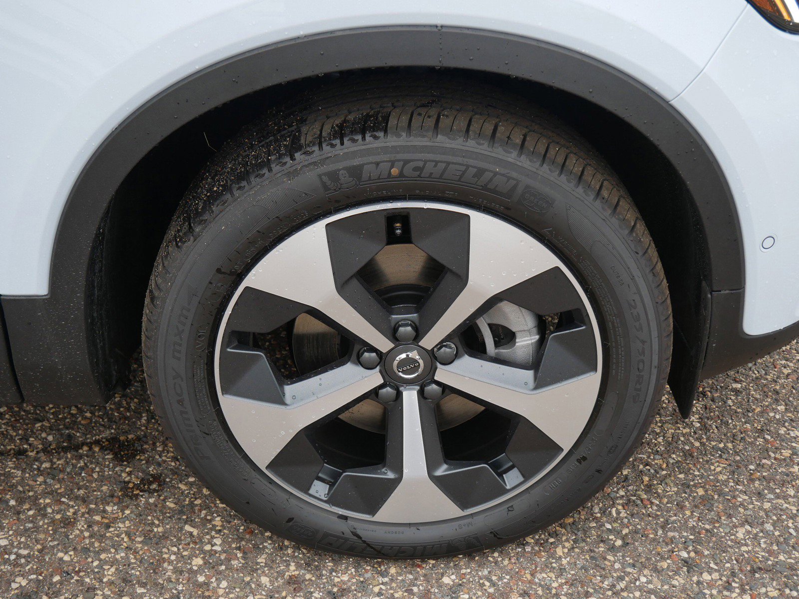 New 2026 Volvo XC40 B5 Plus w/ Protection Package Premier AWD/4WD image 4