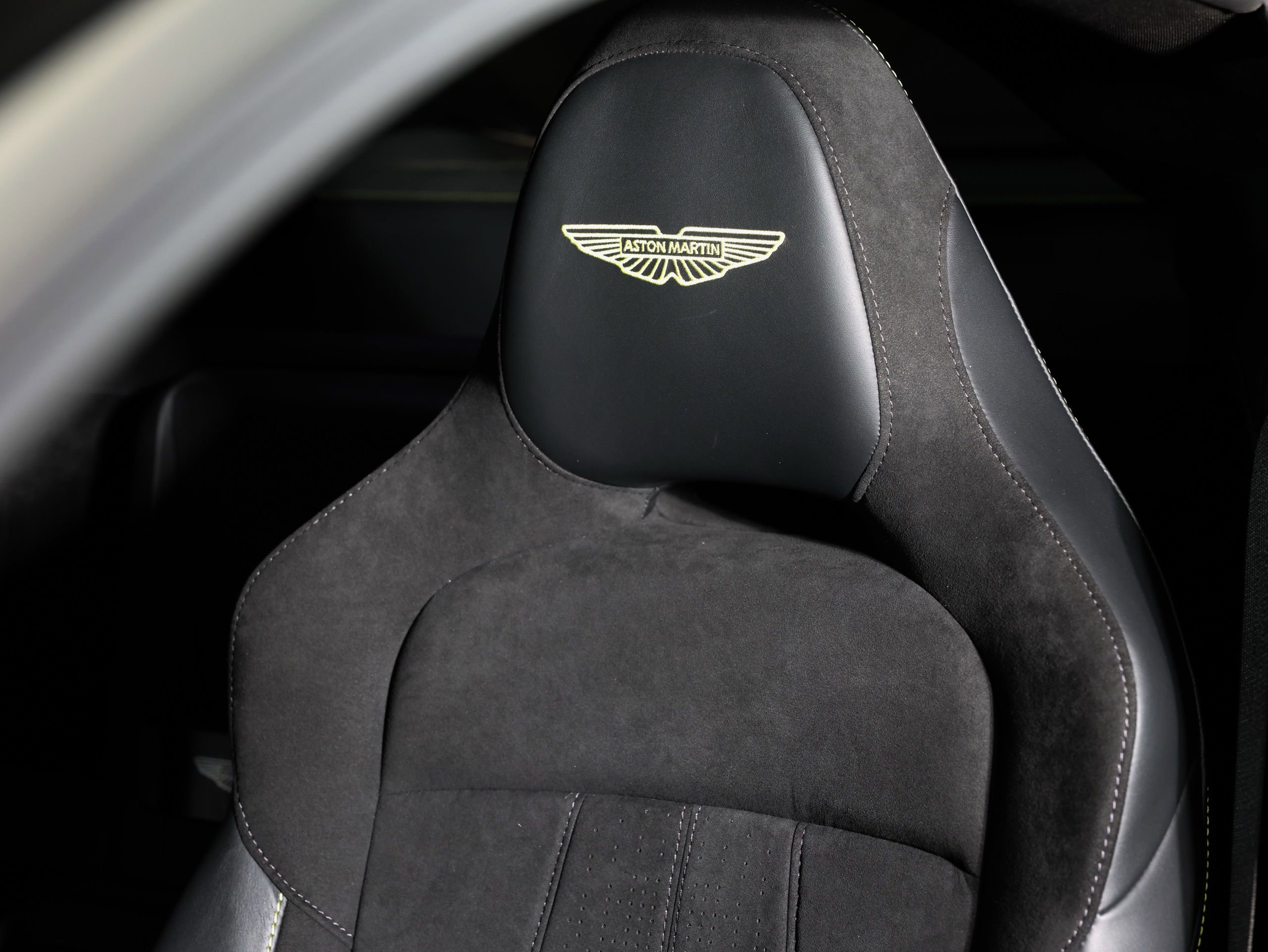 Used 2026 Aston Martin V8 Vantage Coupe image 37