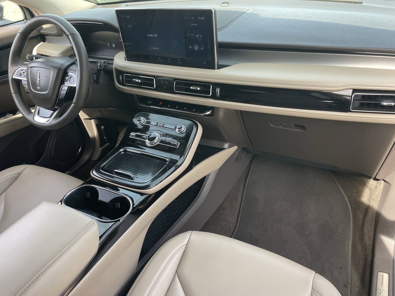 Used 2022 Lincoln Nautilus FWD w/ Premium Package image 12