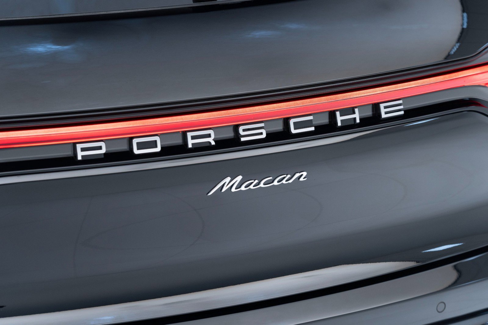New 2025 Porsche Macan image 13