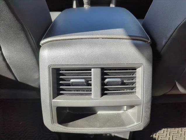 Used 2020 Volkswagen Atlas Cross Sport SE w/ Towing Package image 15