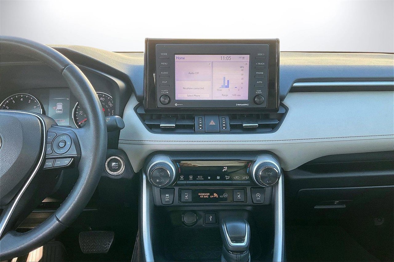 Used 2022 Toyota RAV4 XLE Premium image 12