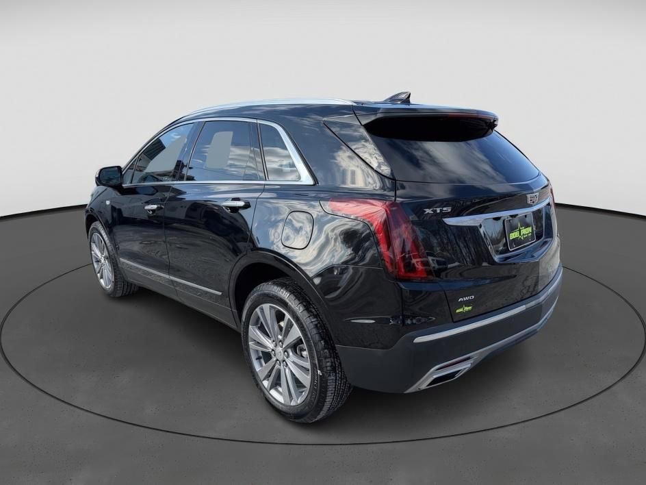 Used 2025 Cadillac XT5 Premium Luxury image 3