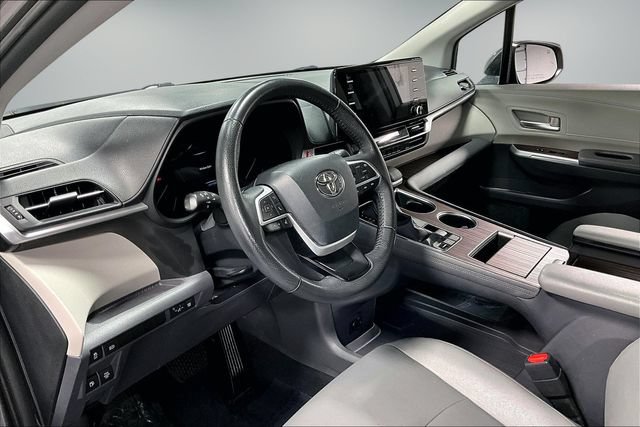 Used 2023 Toyota Sienna XLE AWD/4WD image 16