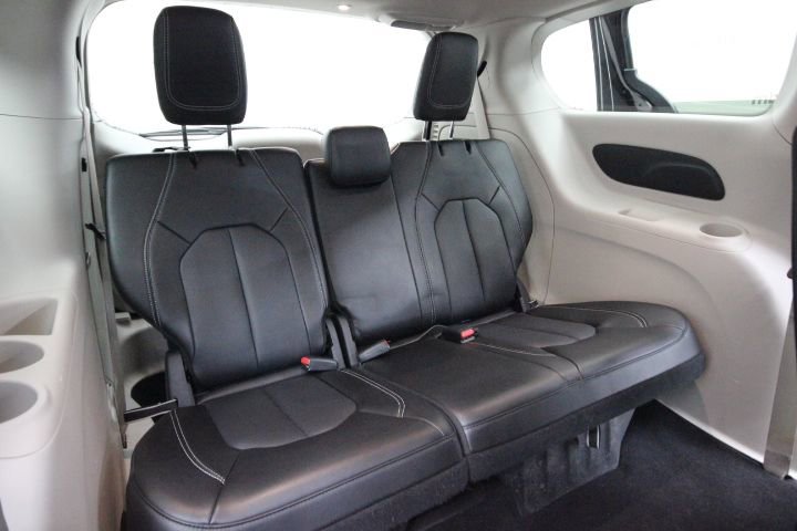 Used 2023 Chrysler Pacifica Touring-L image 27