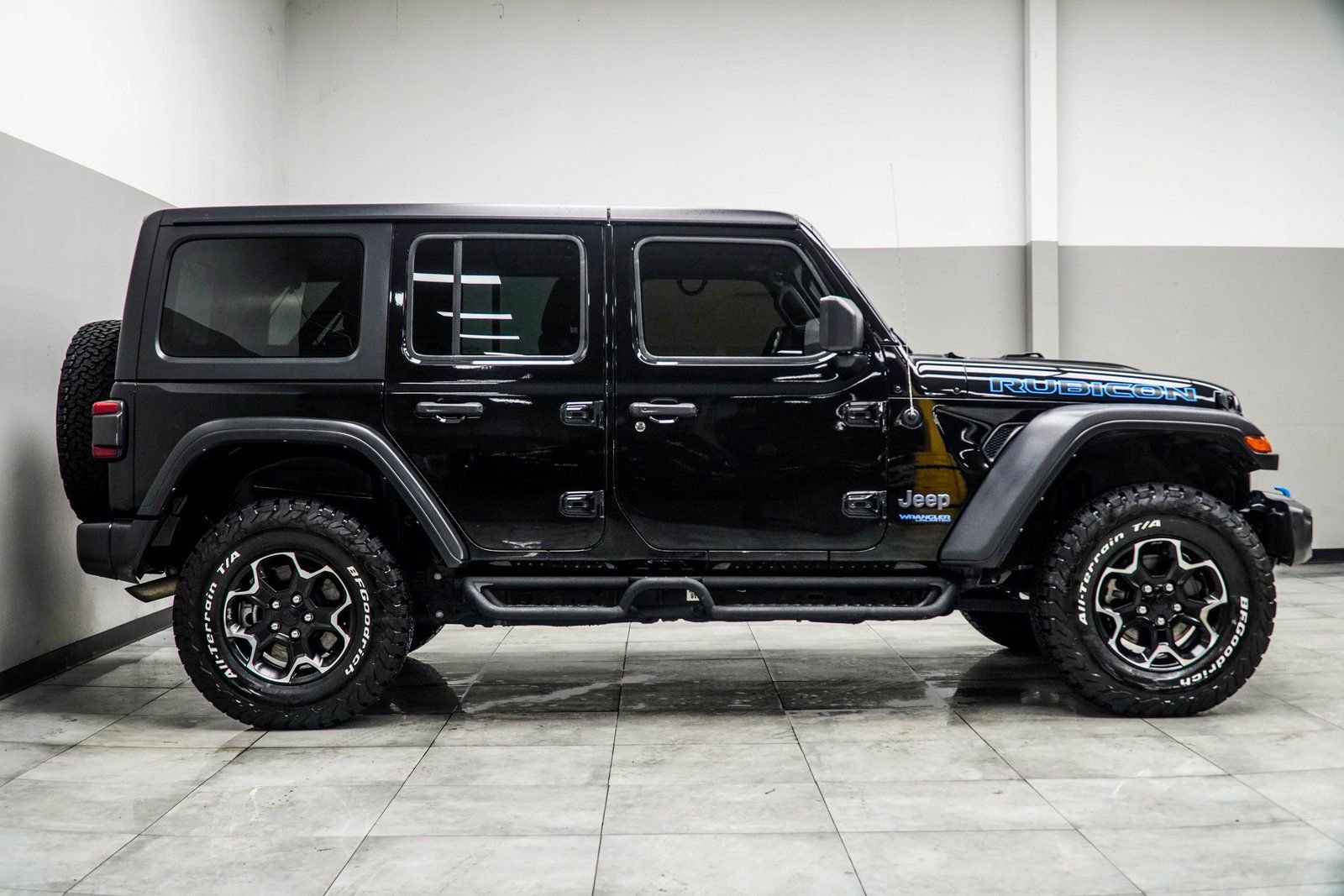 Used 2021 Jeep Wrangler Unlimited Rubicon 4xe w/ Cold Weather Group AWD/4WD image 7