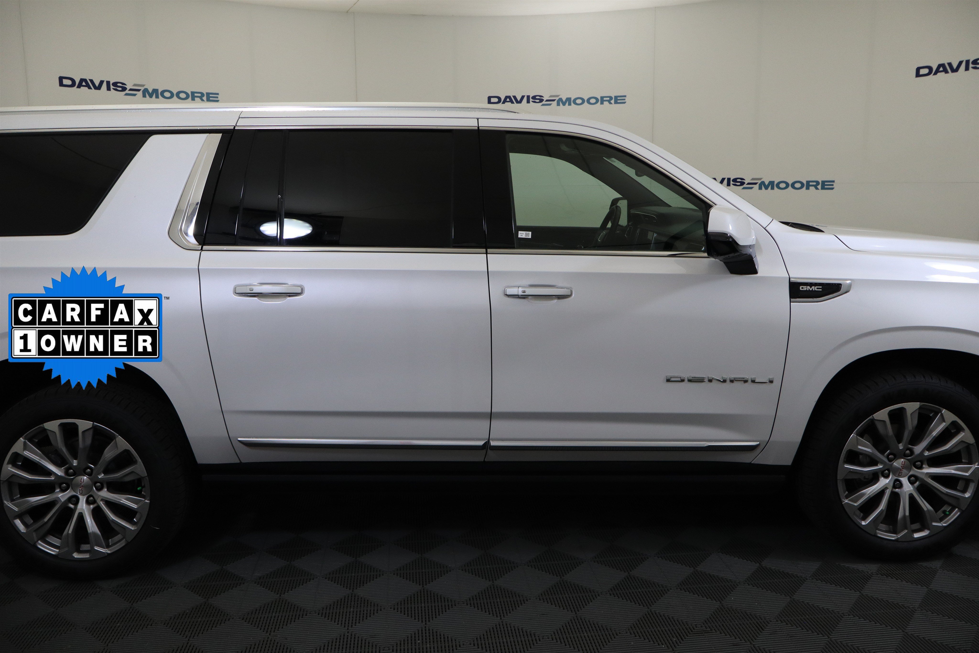 Certified 2023 GMC Yukon XL Denali AWD/4WD image 5