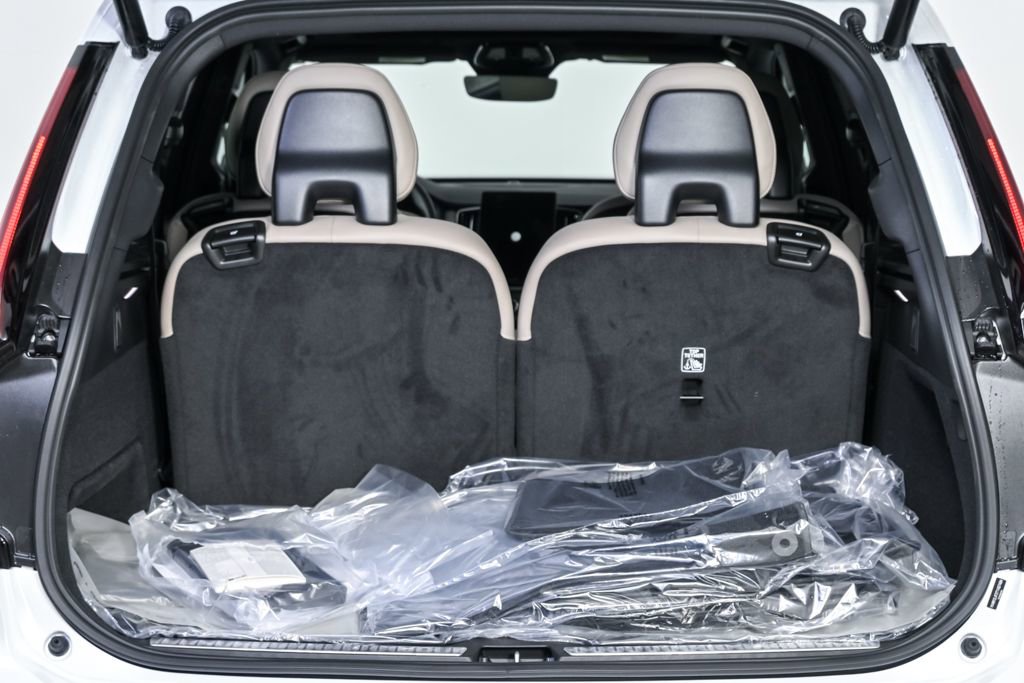 New 2026 Volvo XC90 B5 Ultra w/ Protection Package image 30
