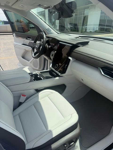 Used 2025 GMC Acadia Denali w/ Super Cruise Package AWD/4WD image 9