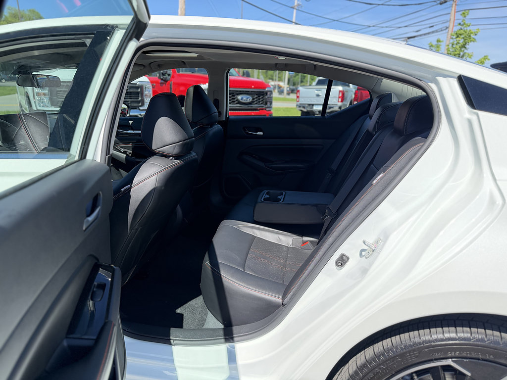 Used 2023 Nissan Altima 2.5 SR w/ SR Premium Package AWD/4WD image 11