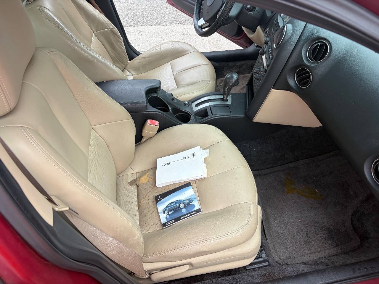 Used 2006 Pontiac Grand Prix w/ Sun And Sound Package FWD image 11