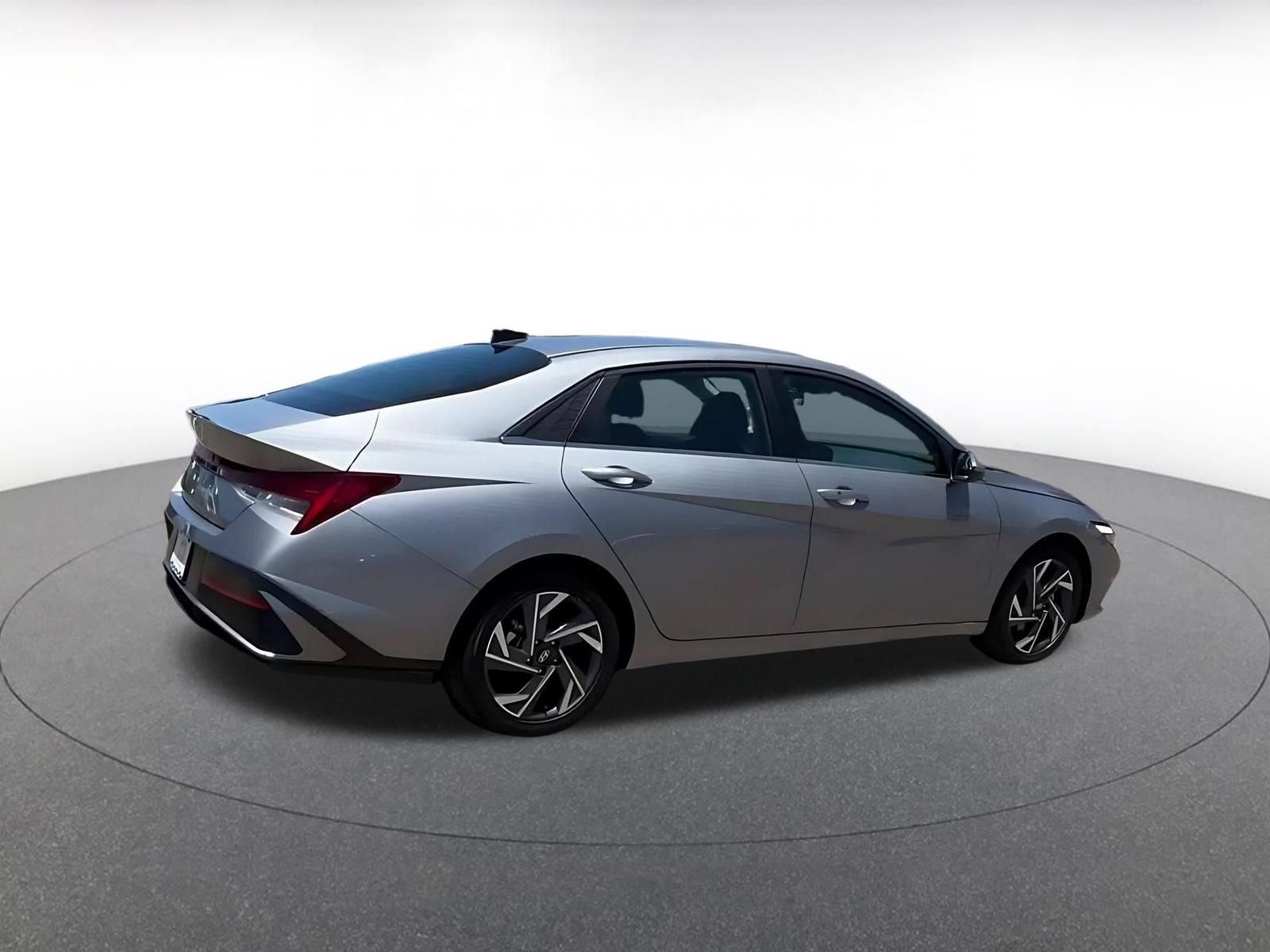 Used 2025 Hyundai Elantra SEL FWD image 15