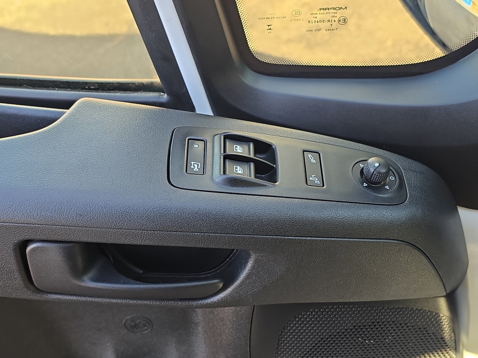 Used 2025 RAM ProMaster 2500 w/ Convenience Group FWD image 15