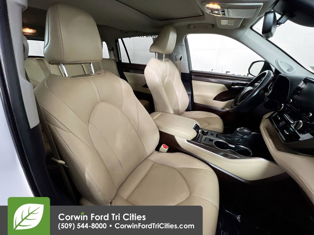 Used 2021 Toyota Highlander Limited image 16