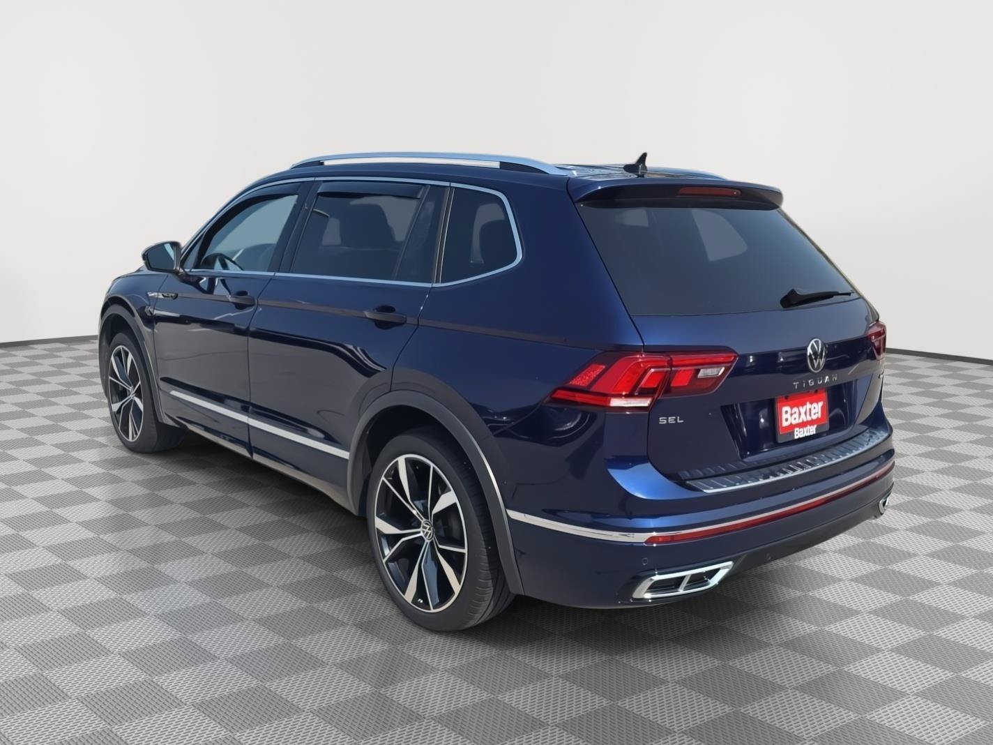Used 2022 Volkswagen Tiguan SEL R-Line AWD/4WD image 5