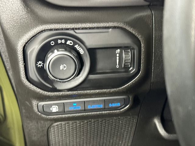 Used 2023 Jeep Wrangler Unlimited w/ Convenience Group image 19