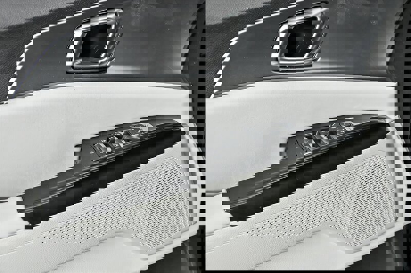 Used 2023 Kia Carnival LX image 13