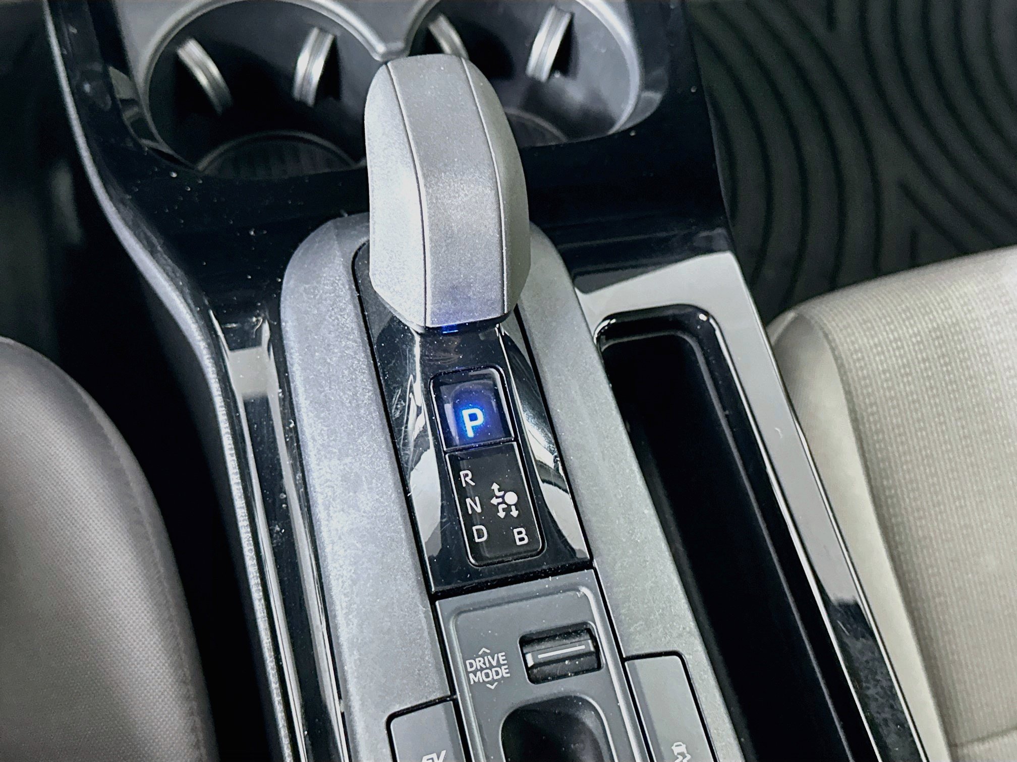 Used 2025 Toyota Prius LE FWD image 24
