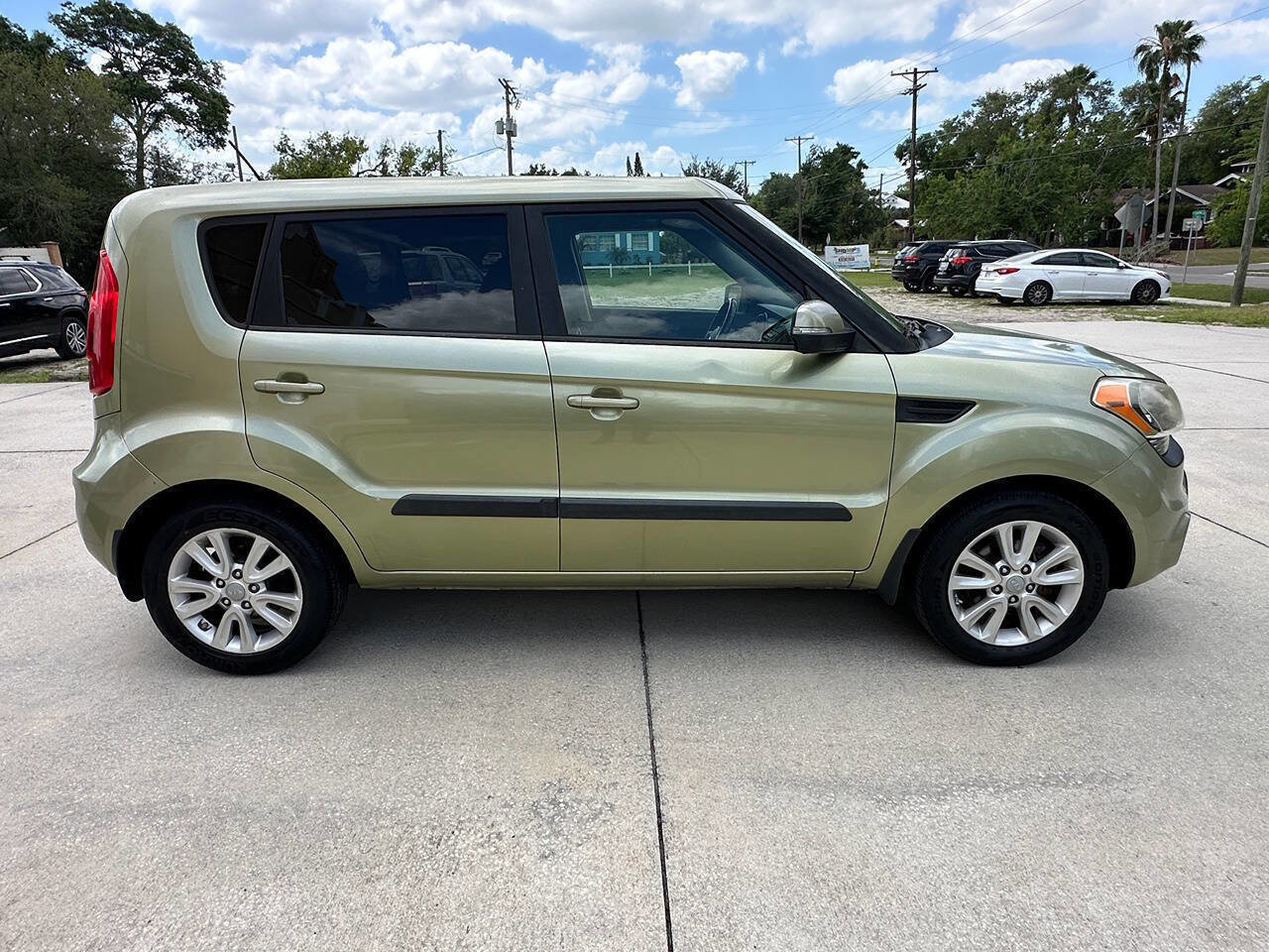 Used 2013 Kia Soul + FWD image 9