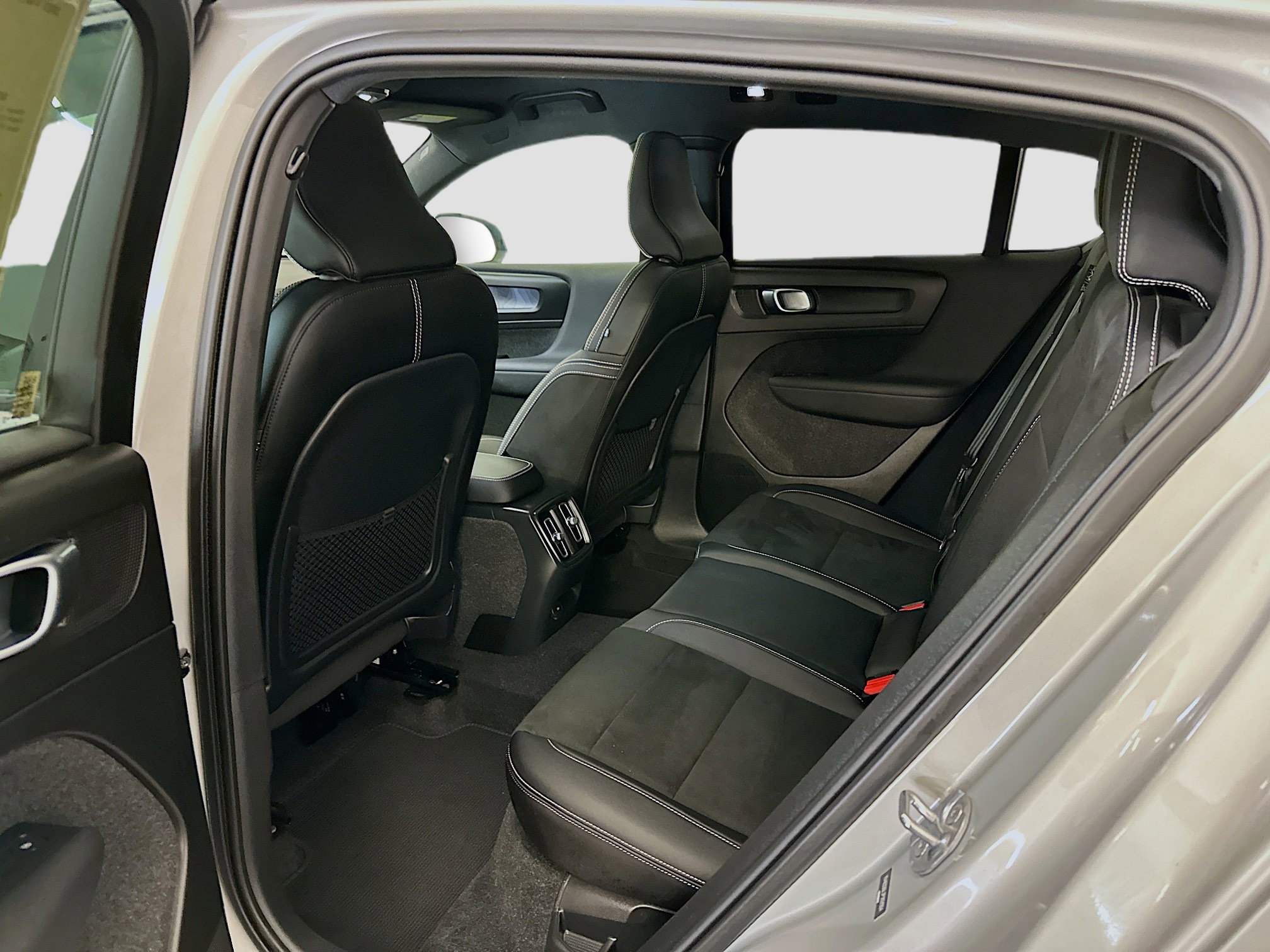 Used 2023 Volvo C40 P8 Recharge Plus AWD/4WD image 30