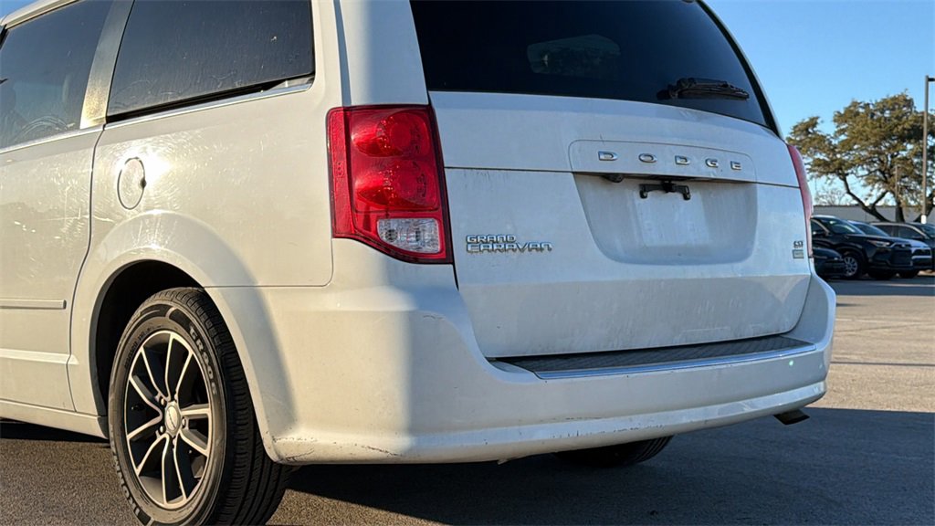 Used 2017 Dodge Grand Caravan SXT image 10