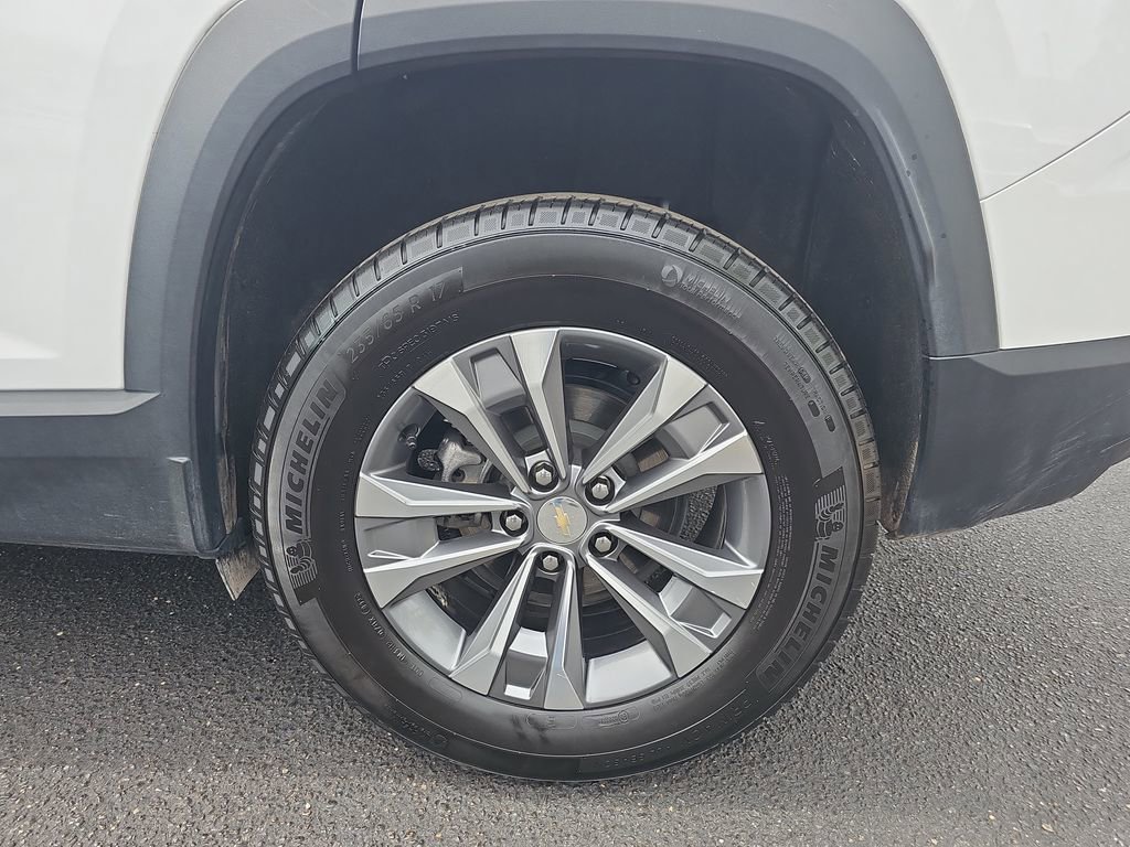 Used 2025 Chevrolet Equinox LT AWD/4WD image 32
