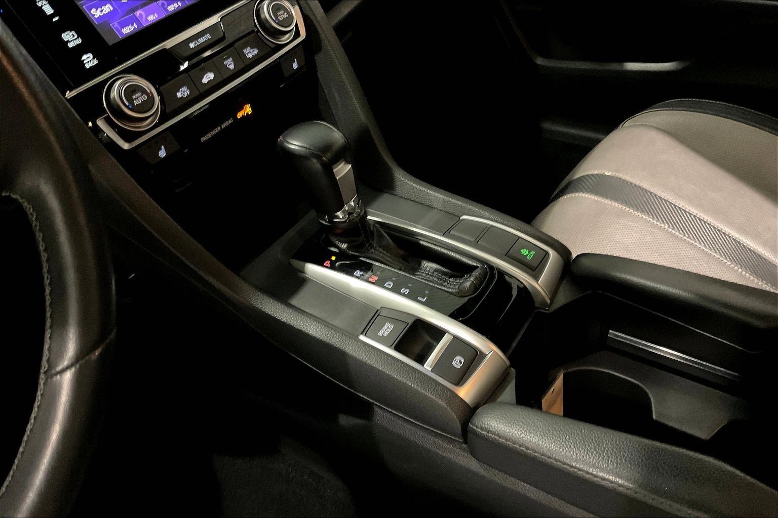 Used 2017 Honda Civic Touring image 14