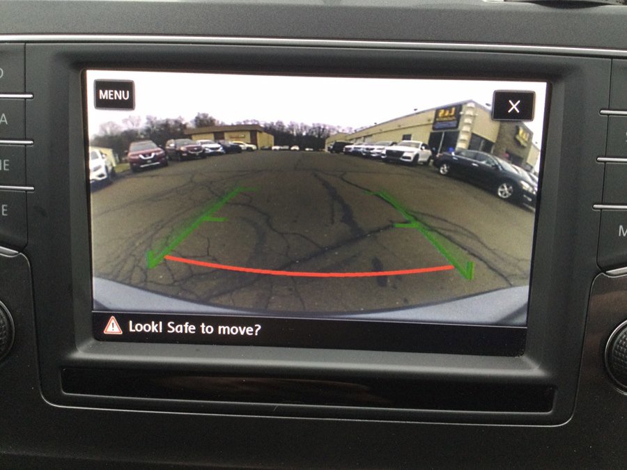 Used 2017 Volkswagen Golf Alltrack S image 25