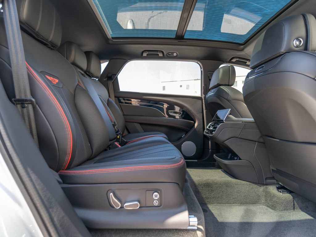 Used 2023 Bentley Bentayga Extended Wheelbase AWD/4WD image 26