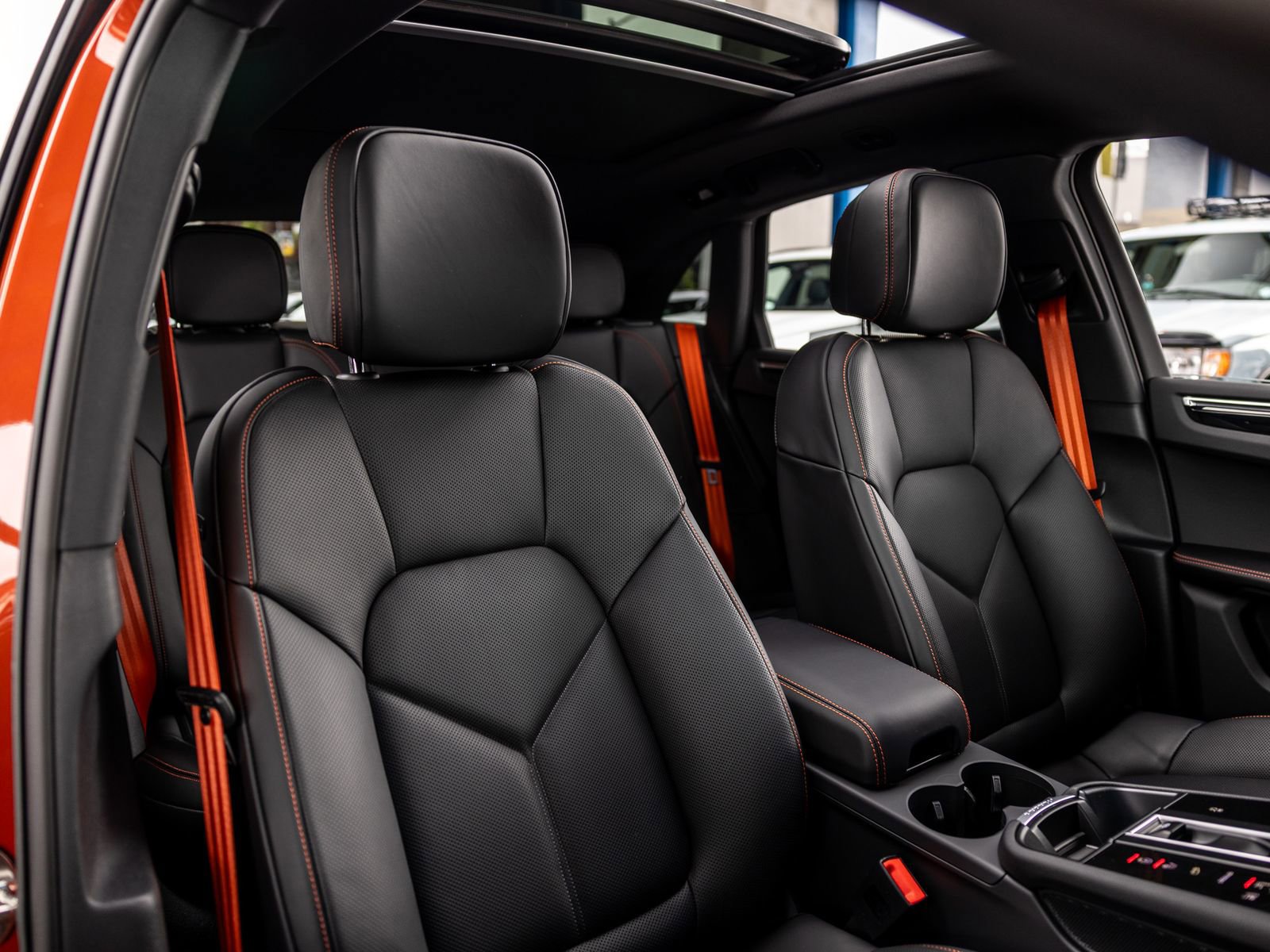 Certified 2025 Porsche Macan AWD/4WD image 57