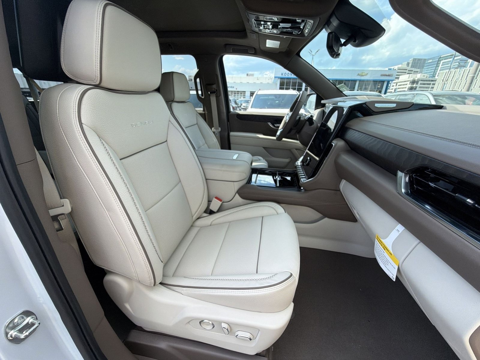 New 2026 GMC Yukon XL Denali w/ Denali Reserve Package AWD/4WD image 28