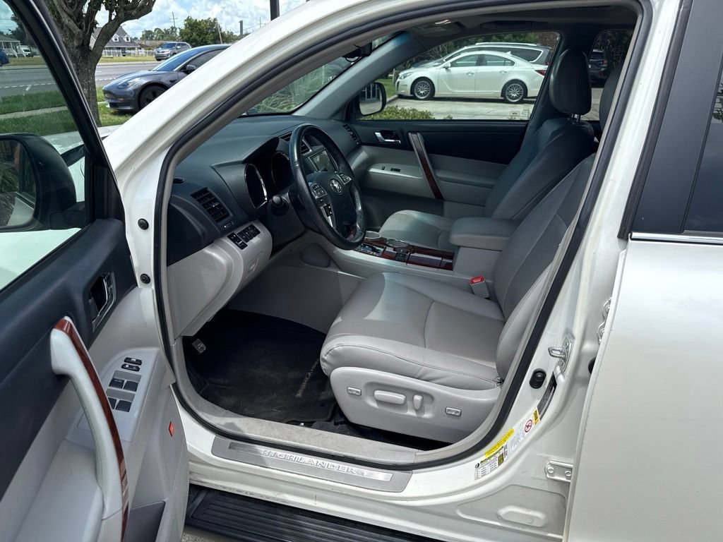 Used 2013 Toyota Highlander Limited FWD image 9