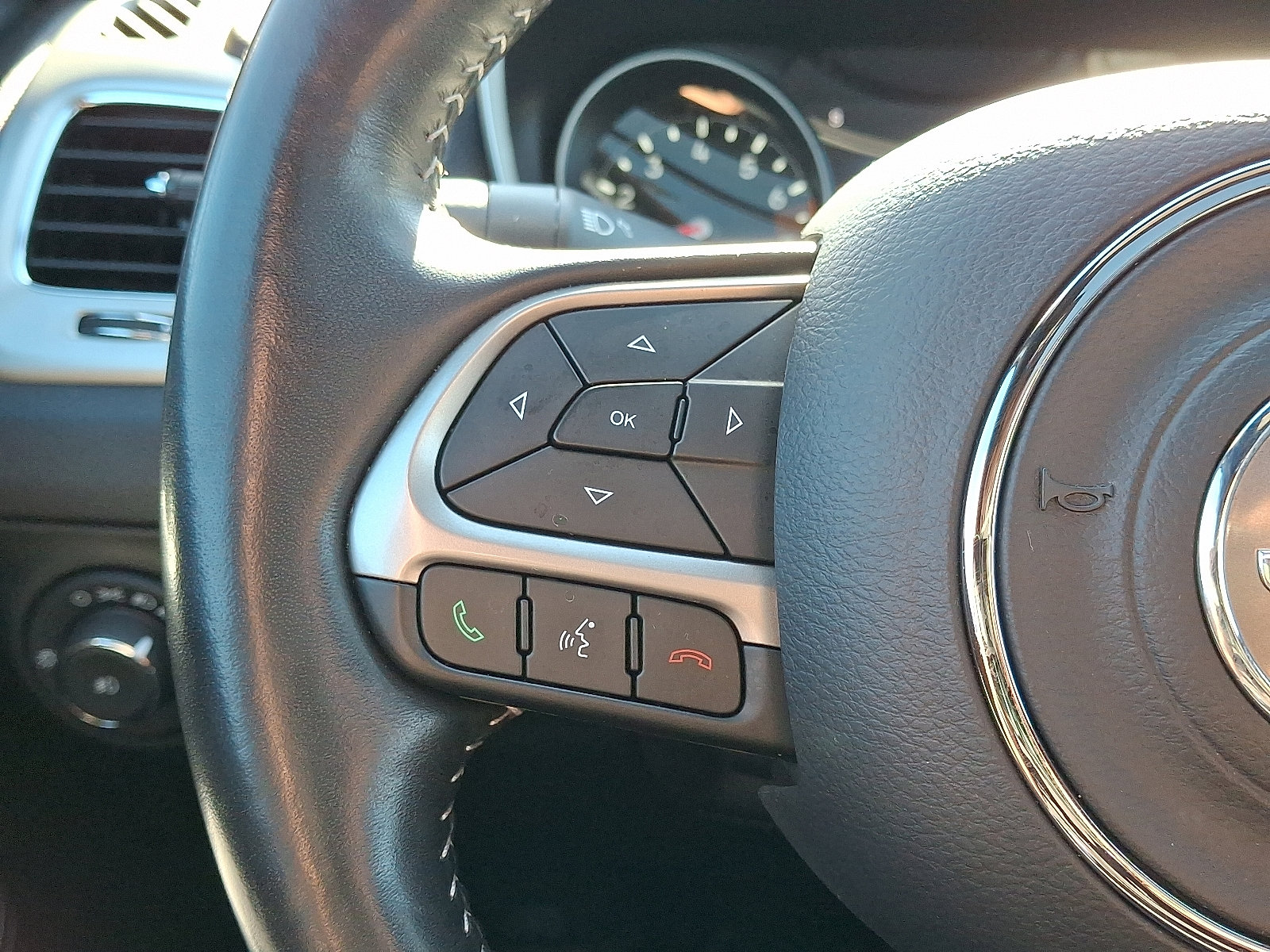 Used 2021 Jeep Compass Latitude w/ Sun and Sound Group image 24