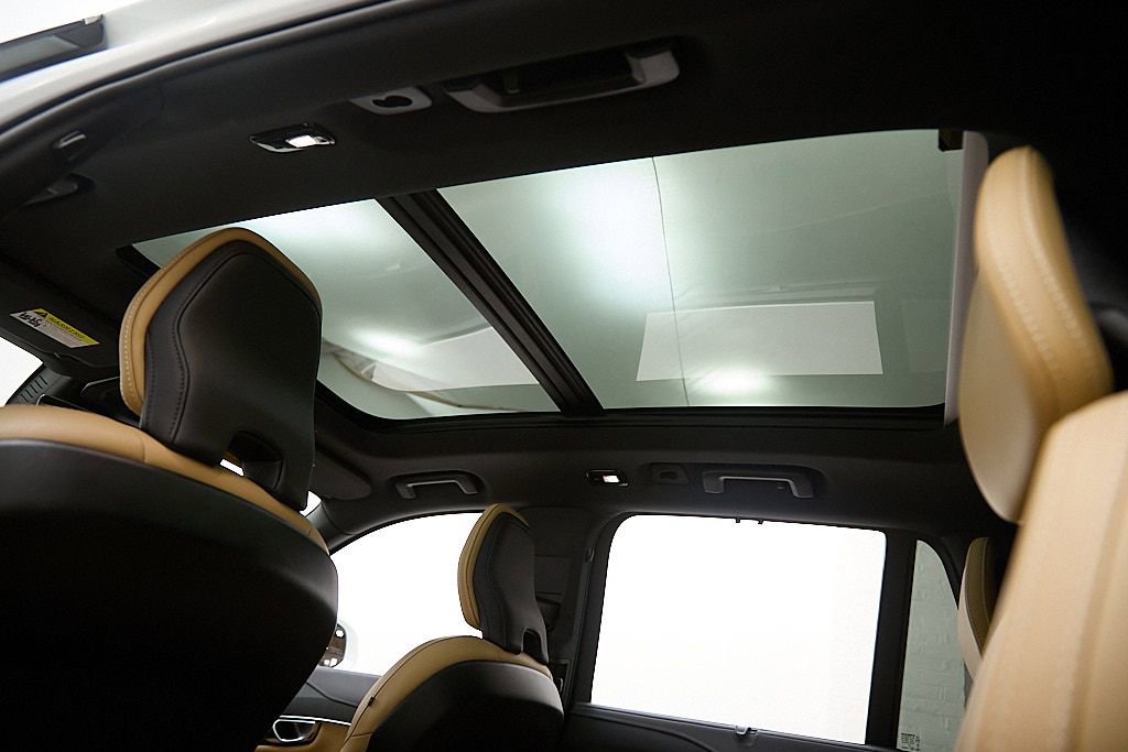 Certified 2024 Volvo XC90 T8 Ultimate w/ Protection Package image 26