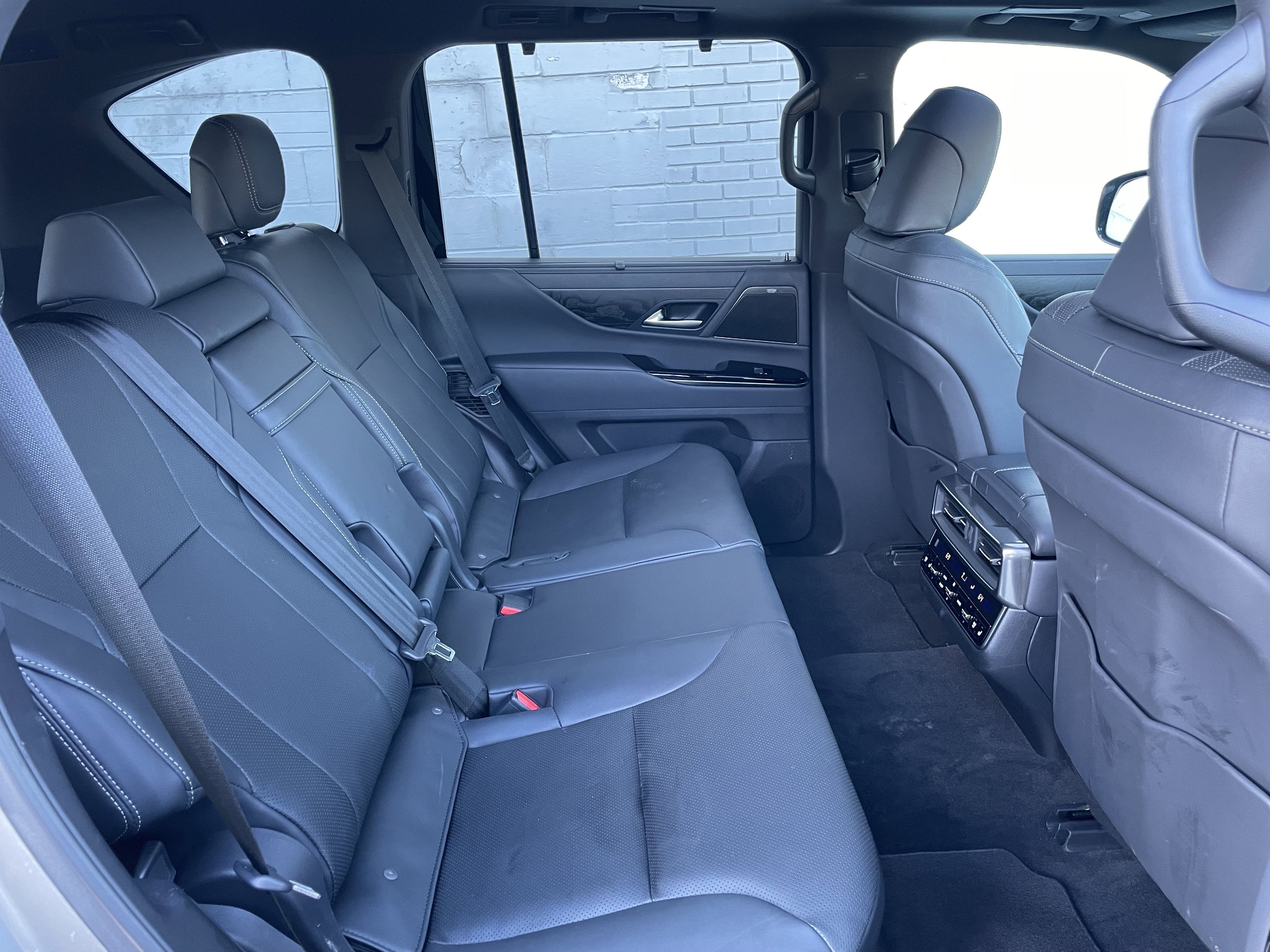 Used 2024 Lexus LX 600 4WD w/ Luxury Package image 31