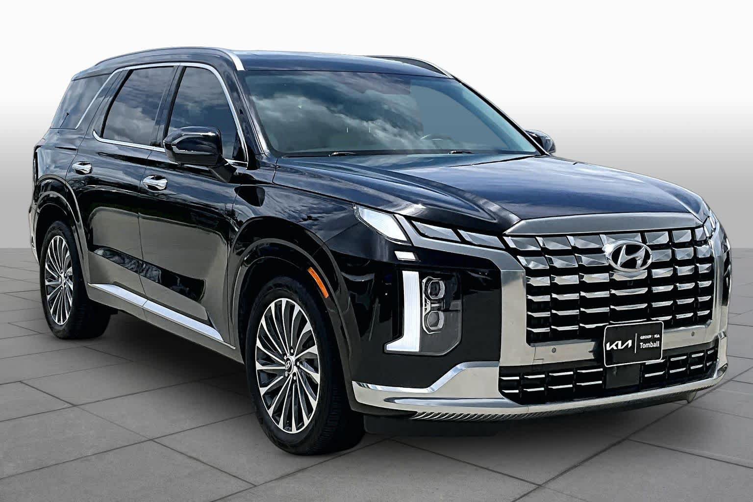 Used 2024 Hyundai Palisade Calligraphy FWD image 3