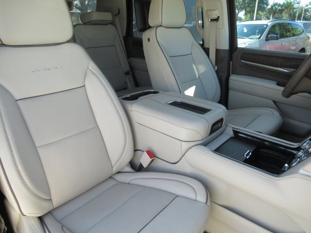 Used 2024 GMC Yukon Denali w/ Denali Reserve Package AWD/4WD image 9