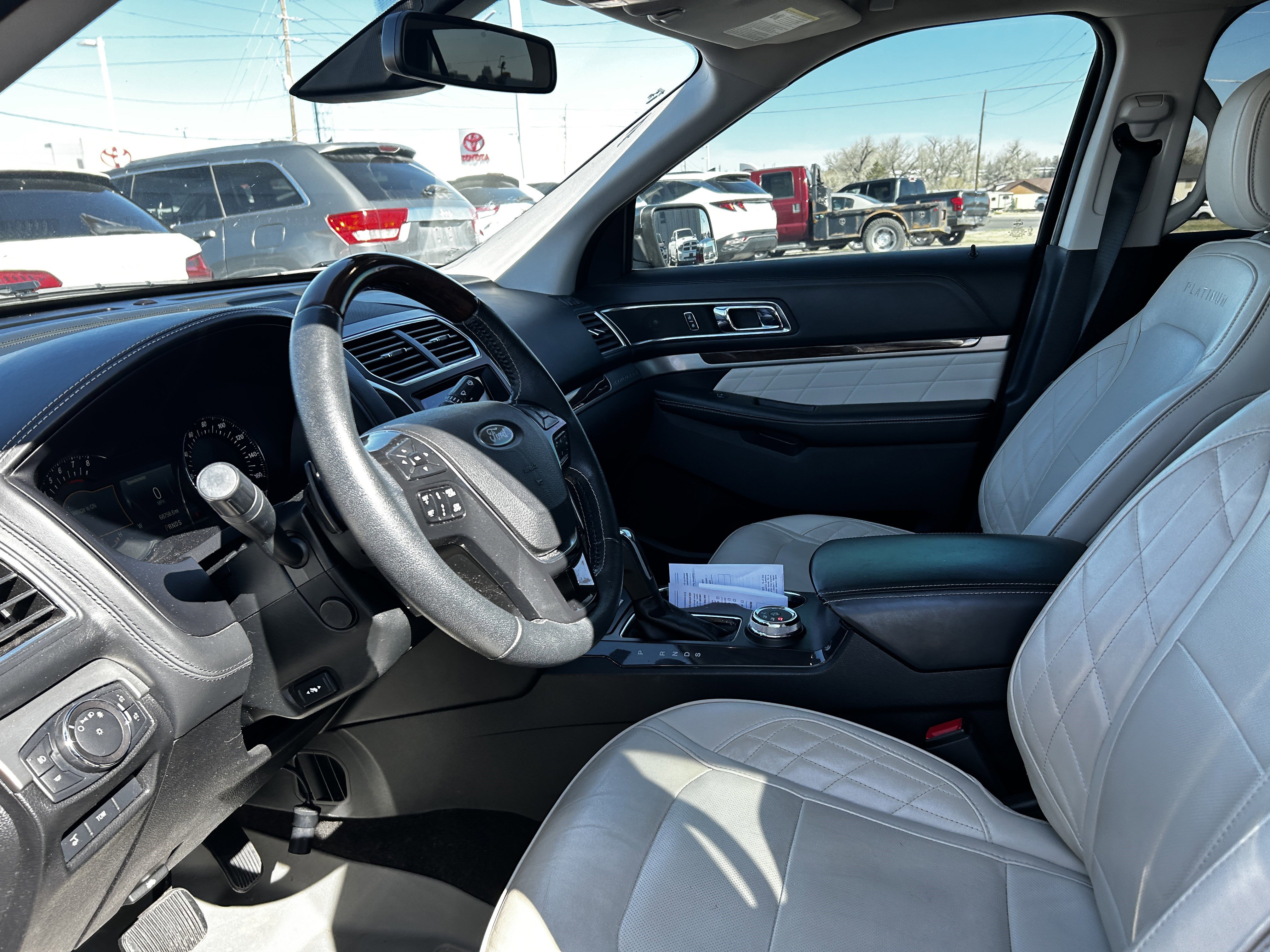 Used 2018 Ford Explorer Platinum image 9