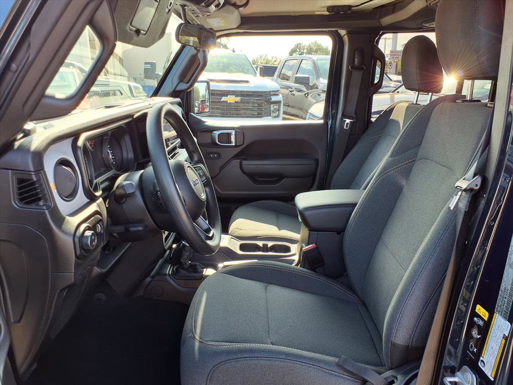 Used 2025 Jeep Gladiator Sport AWD/4WD image 11