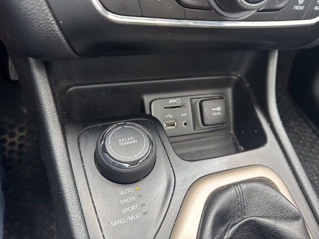 Used 2016 Jeep Cherokee 75th Anniversary AWD/4WD image 24