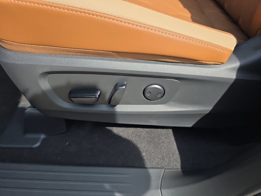 New 2026 Nissan Pathfinder Platinum AWD/4WD image 18