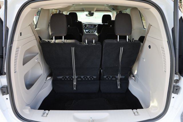 Used 2024 Chrysler Voyager LX image 8