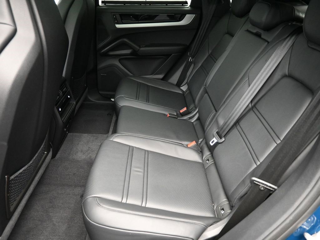 Used 2025 Porsche Cayenne image 10